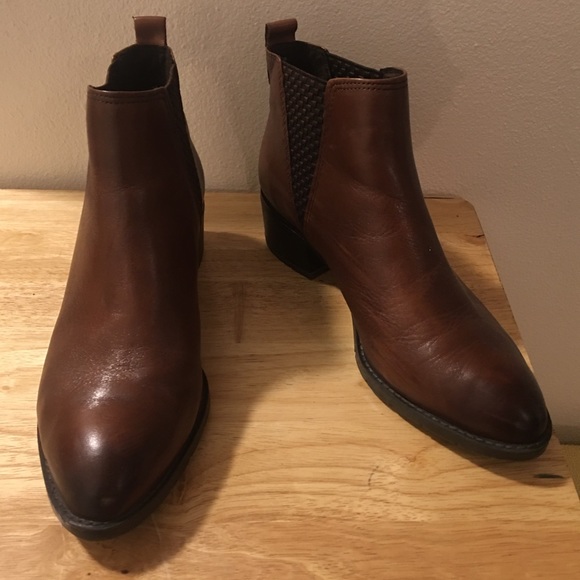 Marco Tozzi cognac Chelsea Boots - Picture 1 of 7